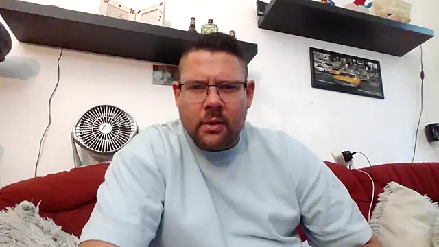 Snapshot of sexykevin17cm chatting on October 6, 3:27 pm sexykevin17cm online show from October 6, 3:27 pm