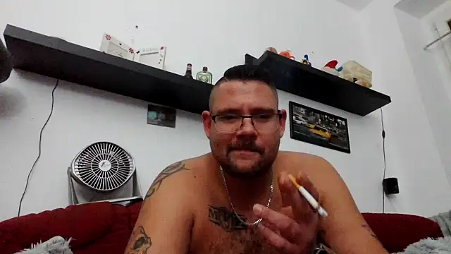 Snapshot of sexykevin17cm chatting on October 3, 2:27 am sexykevin17cm online show from October 3, 2:27 am