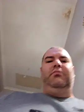 Andrew1900529 online show from December 17, 6:20 am