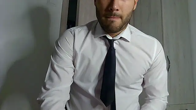 Snapshot of Justynn1 chatting on March 2, 5:44 am Justynn1 online show from March 2, 5:44 am