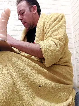 Snapshot of david_geam chatting on March 12, 12:53 am david geam online show from March 12, 12:53 am