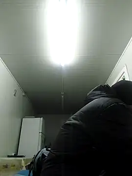 Snapshot of david_geam chatting on December 27, 2:36 am david geam online show from December 27, 2:36 am