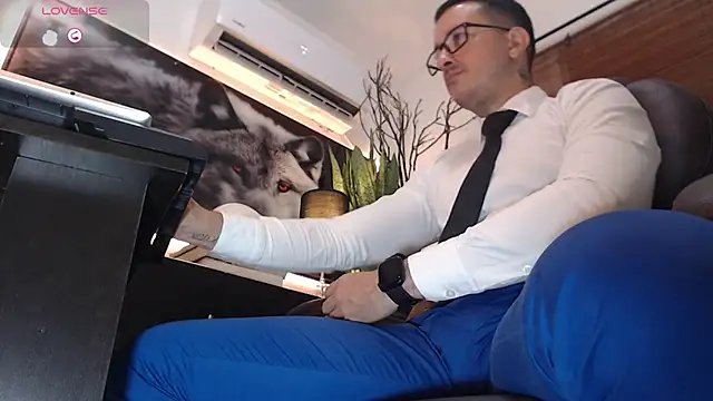 Snapshot of randyluke chatting on January 10, 10:06 am randyluke online show from January 10, 10:06 am