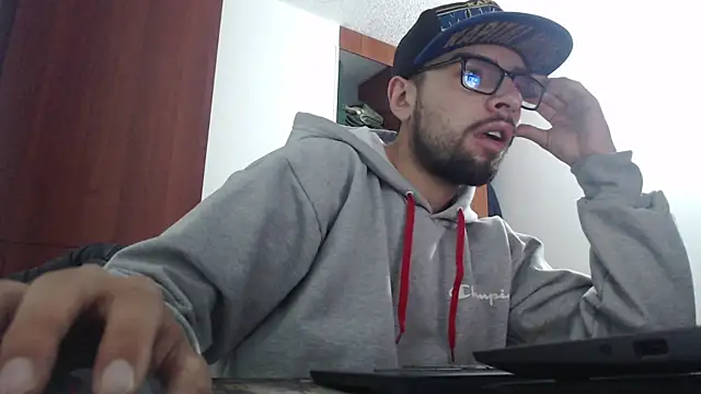 fvckolombianguyy online show from February 10, 5:03 am