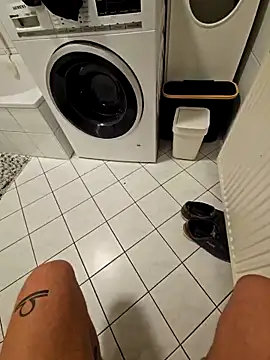 Snapshot of NiceHunter89 chatting on October 19, 7:39 pm NiceHunter89 online show from October 19, 7:39 pm