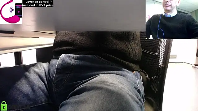 Snapshot of pliko chatting on February 27, 9:43 am pliko online show from February 27, 9:43 am