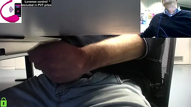 Snapshot of pliko chatting on December 3, 11:21 am pliko online show from December 3, 11:21 am