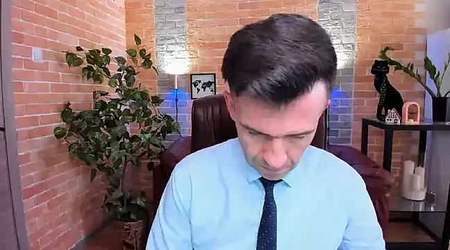 SteveTiger online show from February 4, 12:00 pm