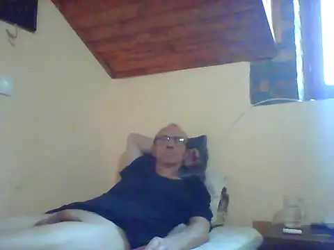 Snapshot of bartolik06 chatting on September 27, 4:05 pm bartolik06 online show from September 27, 4:05 pm