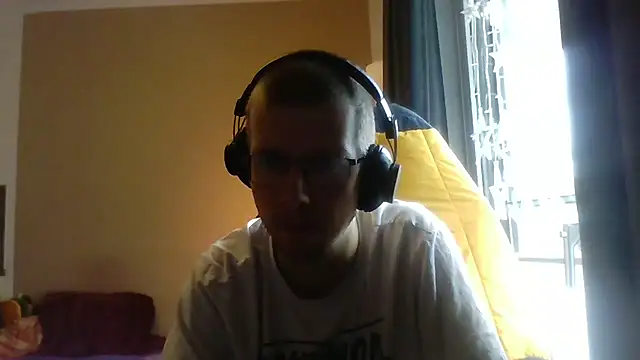 Snapshot of David250692 chatting on October 9, 10:20 am David250692 online show from October 9, 10:20 am