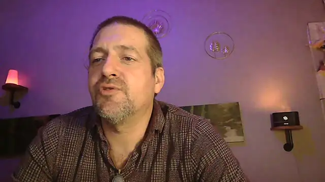 Snapshot of matrikes1 chatting on February 24, 6:47 pm matrikes1 online show from February 24, 6:47 pm