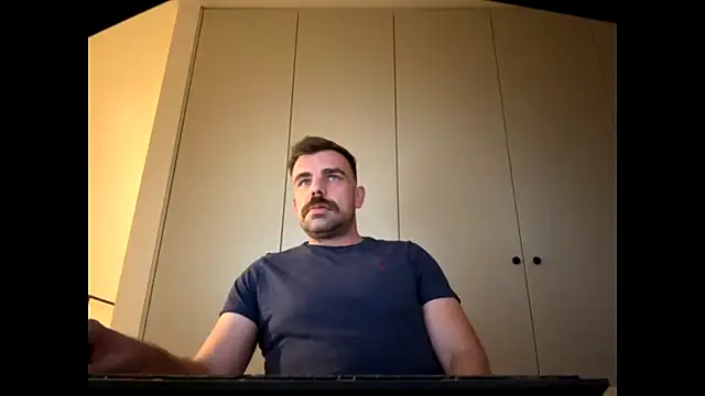 Snapshot of mrbigballs chatting on October 25, 9:49 pm mrbigballs online show from October 25, 9:49 pm