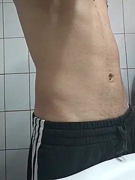 Snapshot of TommyMomentum chatting on October 17, 4:27 am TommyMomentum online show from October 17, 4:27 am