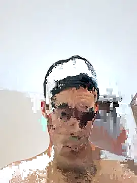 Snapshot of TommyMomentum chatting on October 28, 2:36 am TommyMomentum online show from October 28, 2:36 am