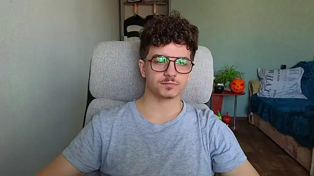 Remy Miles online show from November 21, 10:58 am