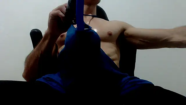 Snapshot of sexy_fit_guy_on_cam chatting on February 26, 4:03 pm sexy fit guy on cam online show from February 26, 4:03 pm