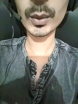 dreamtoungelick69 online show from March 31, 3:36 pm