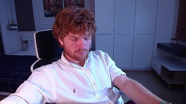 kinkypumpkinboy online show from March 15, 8:15 pm