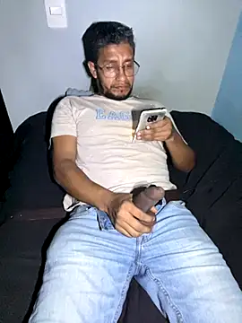 Snapshot of Darkdickhard chatting on October 9, 4:17 am Darkdickhard online show from October 9, 4:17 am