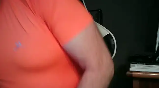 Snapshot of usdirtymikee9 chatting on December 24, 7:17 am usdirtymikee9 online show from December 24, 7:17 am