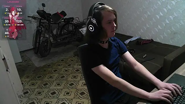 Shad0wFemb0y online show from March 28, 5:02 pm