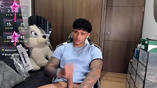 Snapshot of Alessandro_Vanni chatting on October 27, 1:30 am Alessandro Vanni online show from October 27, 1:30 am