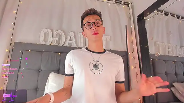 Snapshot of Thiago_jones chatting on January 9, 12:57 am Thiago jones online show from January 9, 12:57 am