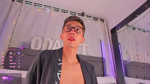 Snapshot of Thiago_jones chatting on February 11, 8:31 pm Thiago jones online show from February 11, 8:31 pm