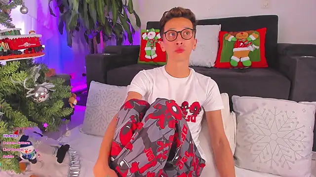 Snapshot of Thiago_jones chatting on December 11, 8:27 pm Thiago jones online show from December 11, 8:27 pm