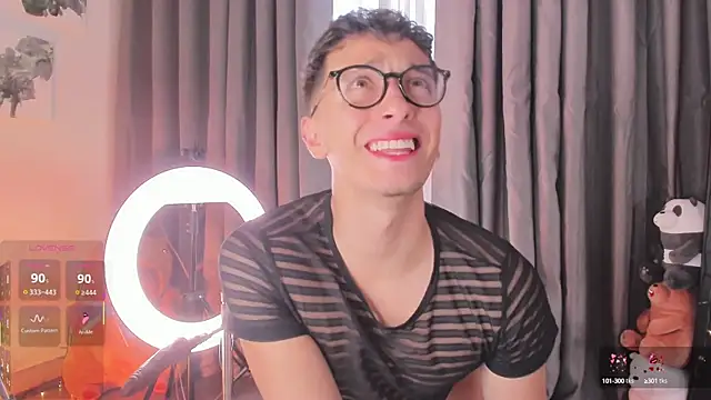 Snapshot of Thiago_jones chatting on September 30, 9:51 pm Thiago jones online show from September 30, 9:51 pm