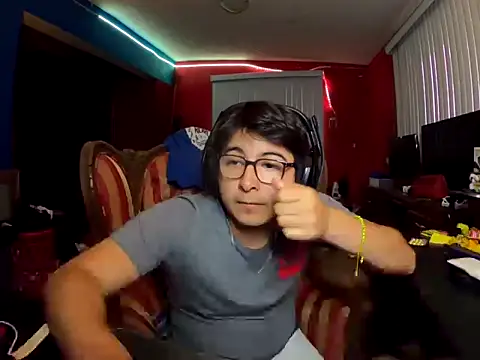 Nathanroberts111 online show from December 19, 11:34 pm