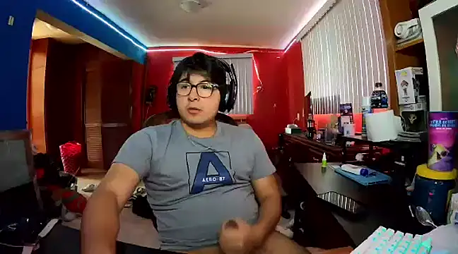 Nathanroberts111 online show from December 29, 8:48 pm