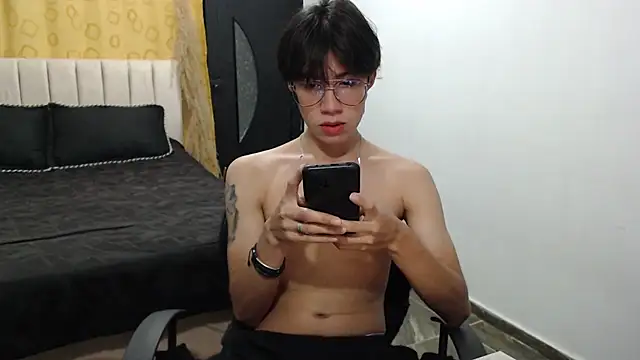 Snapshot of Elio-cam chatting on January 28, 7:32 am Elio-cam online show from January 28, 7:32 am