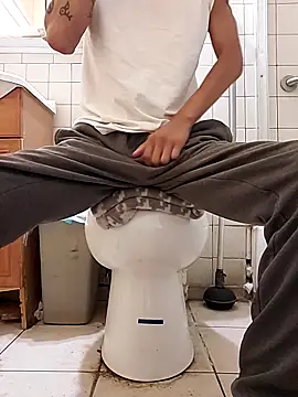 Bigstiffyuh online show from October 8, 9:24 am