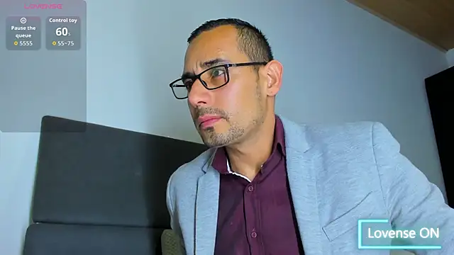 jhonyalzate2 online show from December 18, 1:12 am