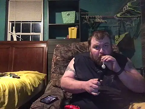 Snapshot of fatdickdaddy448 chatting on December 13, 9:47 am fatdickdaddy448 online show from December 13, 9:47 am