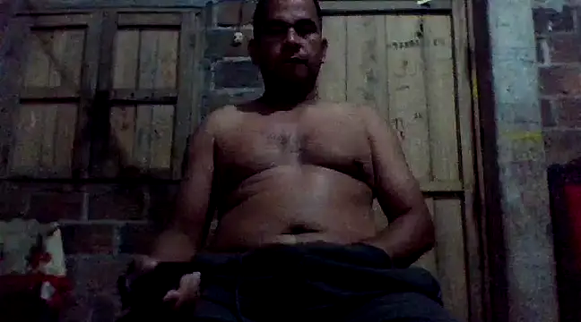 Snapshot of axomen chatting on January 3, 3:16 am axomen online show from January 3, 3:16 am