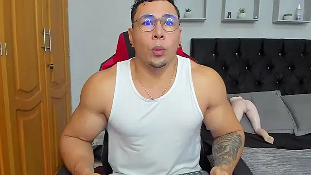 tyler hank01 online show from June 19, 9:19 pm