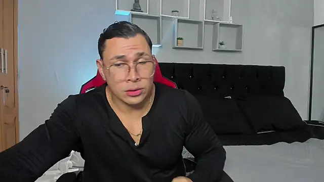 tyler hank01 online show from December 2, 2:25 am