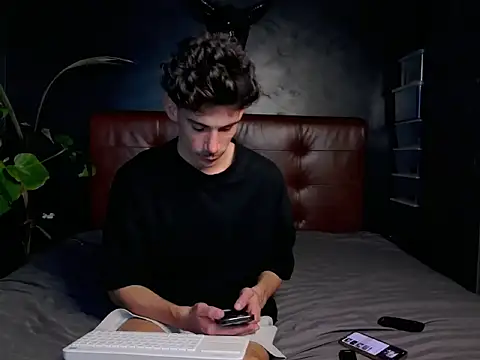 Snapshot of DanielCrush1 chatting on October 28, 11:12 am DanielCrush1 online show from October 28, 11:12 am