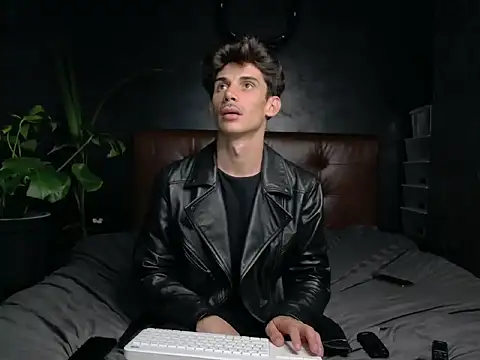 Snapshot of DanielCrush1 chatting on September 26, 9:34 pm DanielCrush1 online show from September 26, 9:34 pm