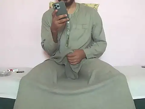 Snapshot of foxsanSs chatting on October 19, 8:28 am foxsanSs online show from October 19, 8:28 am