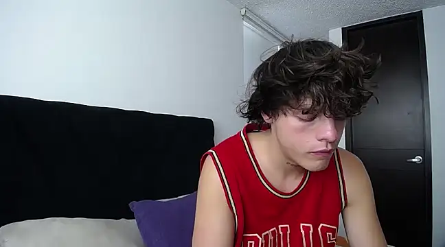 Snapshot of Santiago_kiler chatting on February 27, 6:31 pm Santiago kiler online show from February 27, 6:31 pm