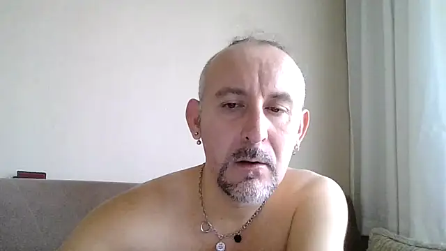 BuckWessle online show from November 4, 12:50 pm