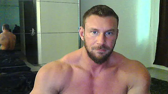 muscularkevin online show from October 25, 1:24 pm