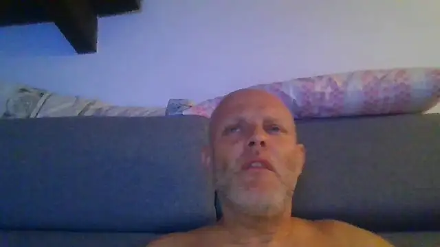 davigochi77bcn online show from October 3, 9:31 pm