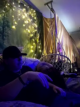 Hotredheadandtoungelasher online show from December 8, 1:25 pm