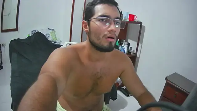 Snapshot of lechero226 chatting on September 19, 10:53 pm lechero226 online show from September 19, 10:53 pm