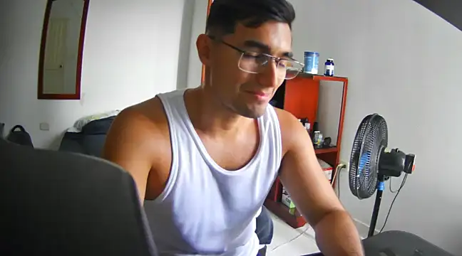 Snapshot of lechero226 chatting on December 19, 7:29 pm lechero226 online show from December 19, 7:29 pm