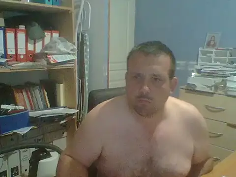 manubm03 online show from May 15, 6:49 pm